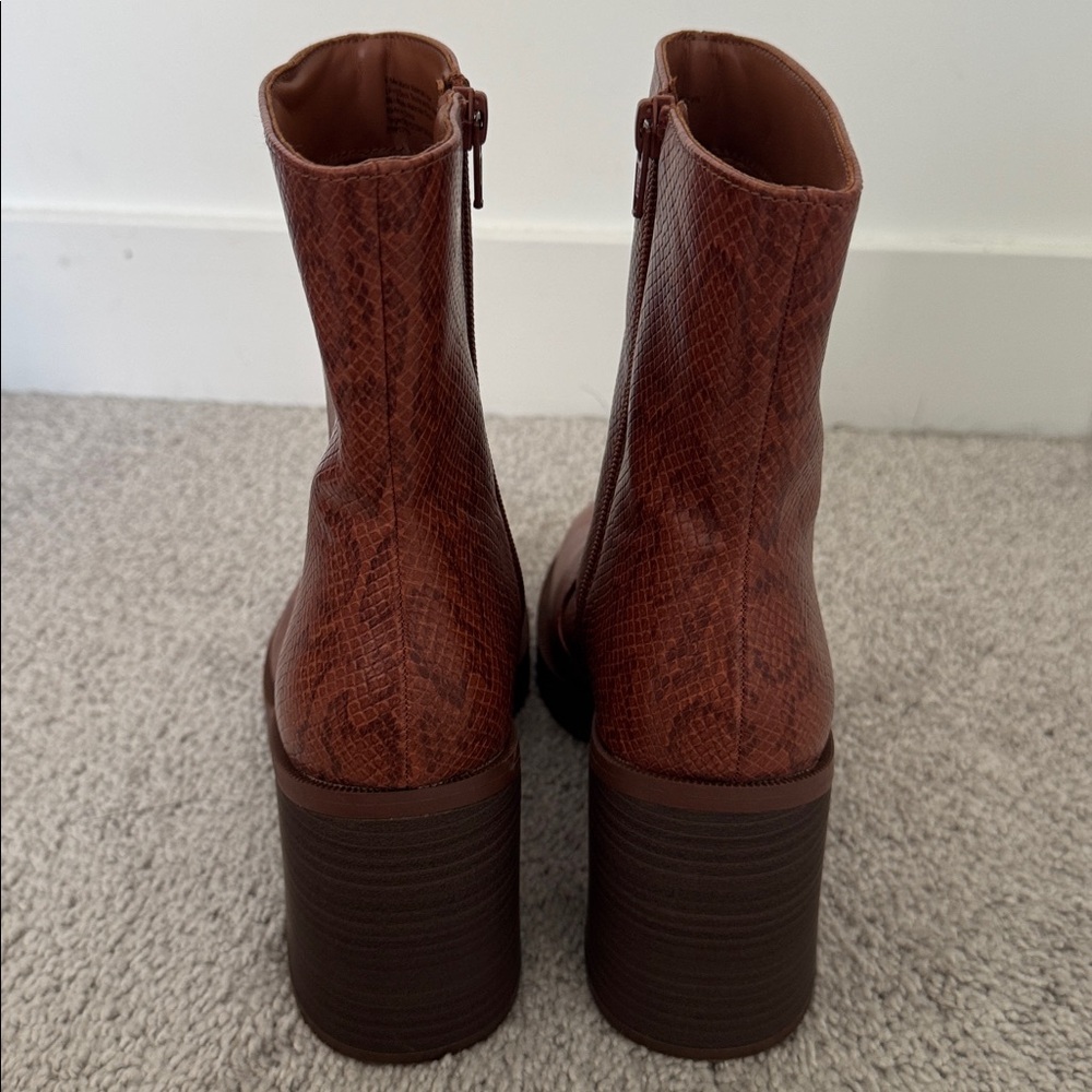 Universal Thread Brown Snake Print Ankle Boots - Size 9 - Picture 5 of 8